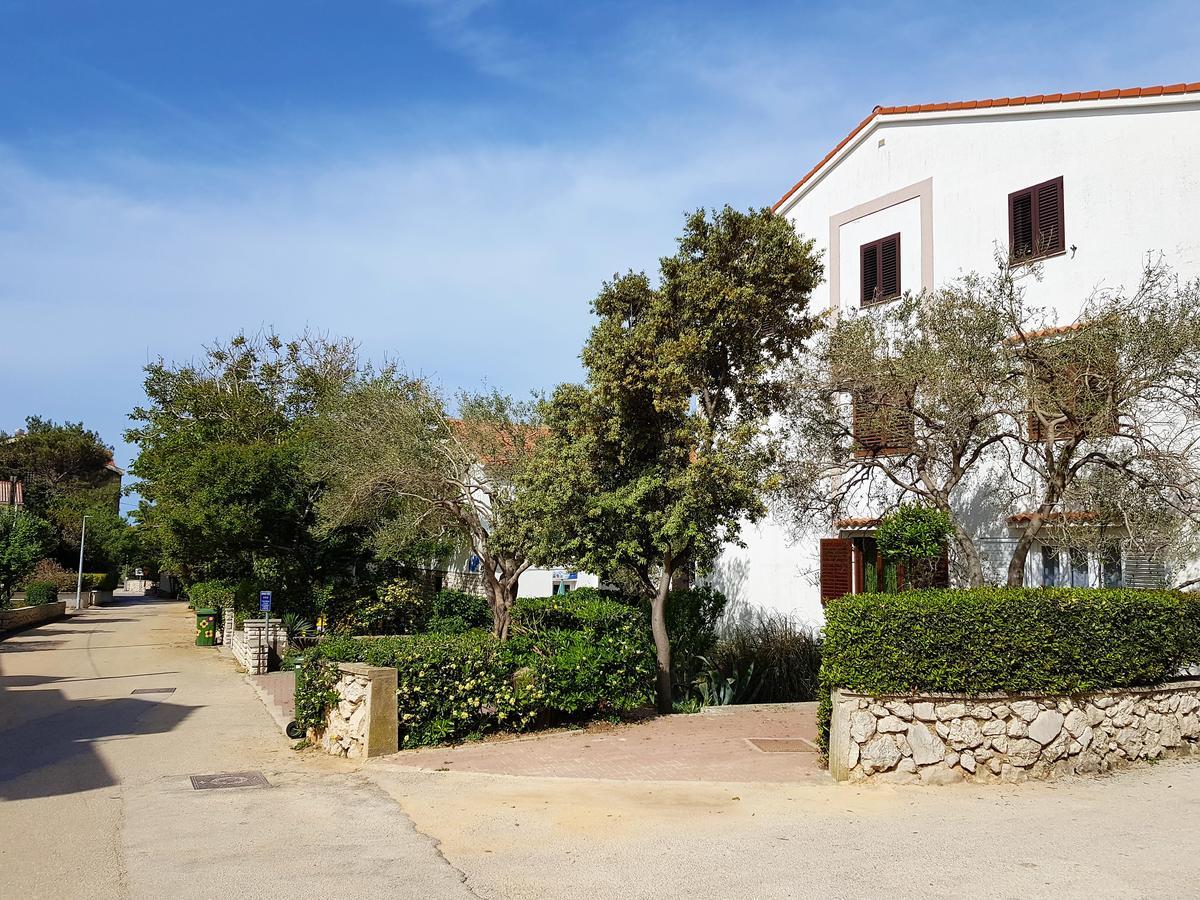 Apartments Monica Новаля Екстер'єр фото