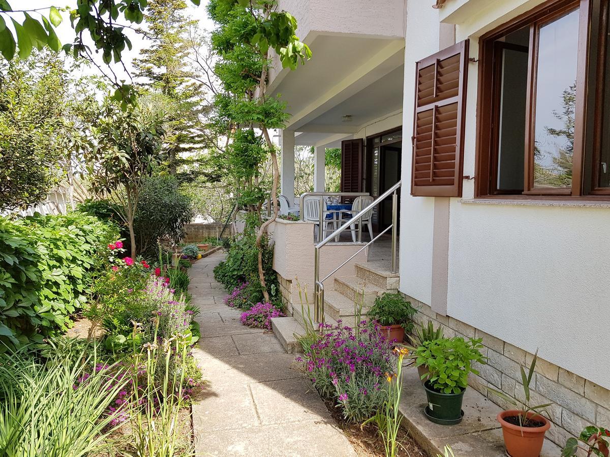 Apartments Monica Новаля Екстер'єр фото