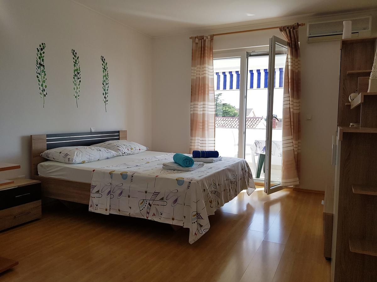 Apartments Monica Новаля Екстер'єр фото