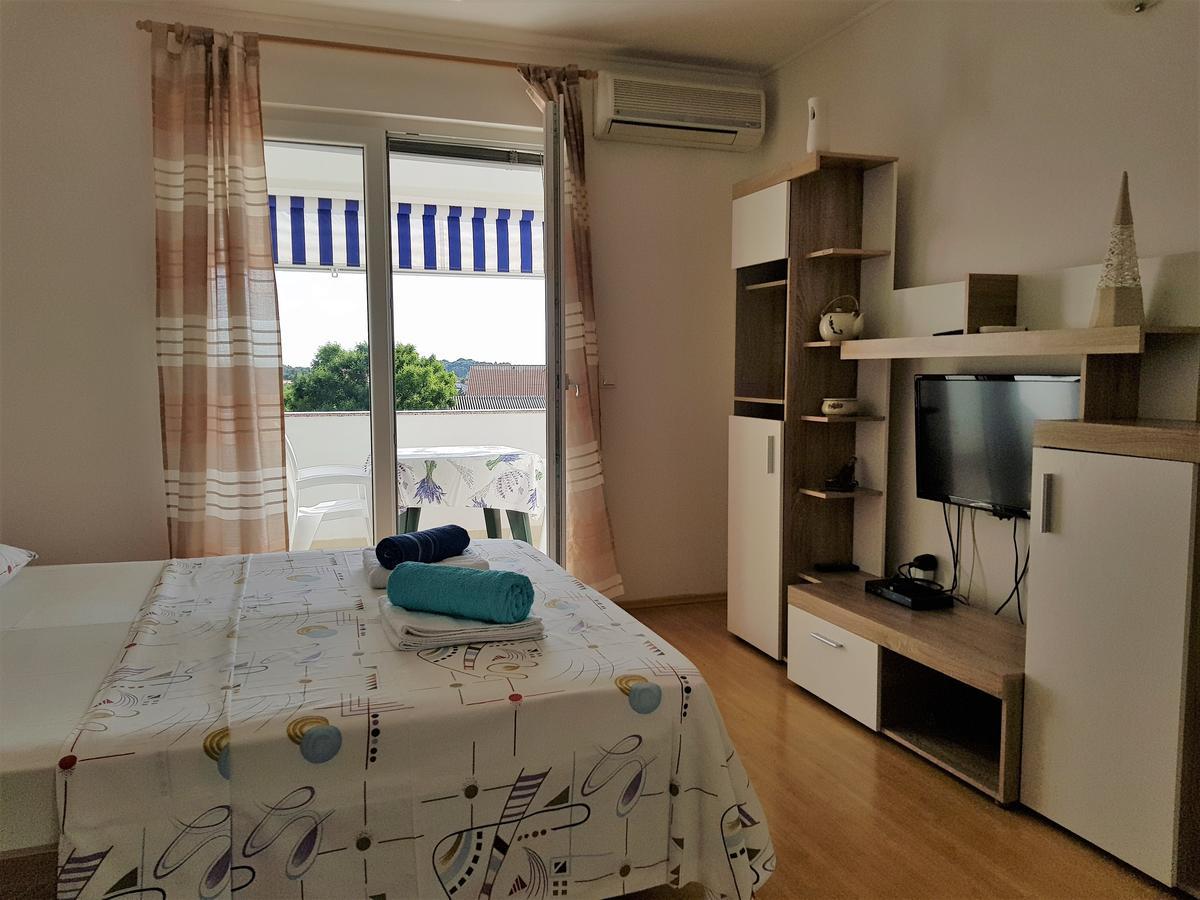 Apartments Monica Новаля Екстер'єр фото